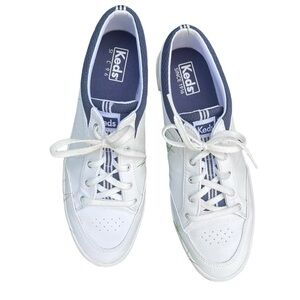 Keds women’s leather lace up sneakers, Size 11.